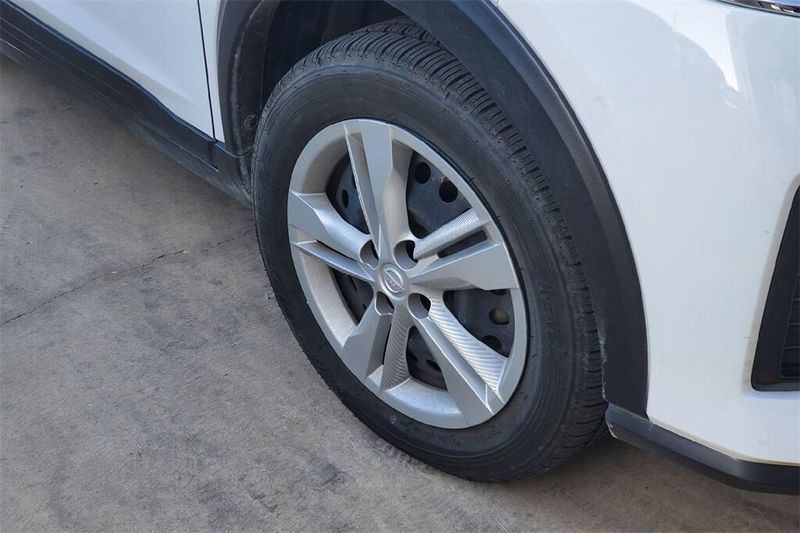 2024 Nissan Kicks S photo 2