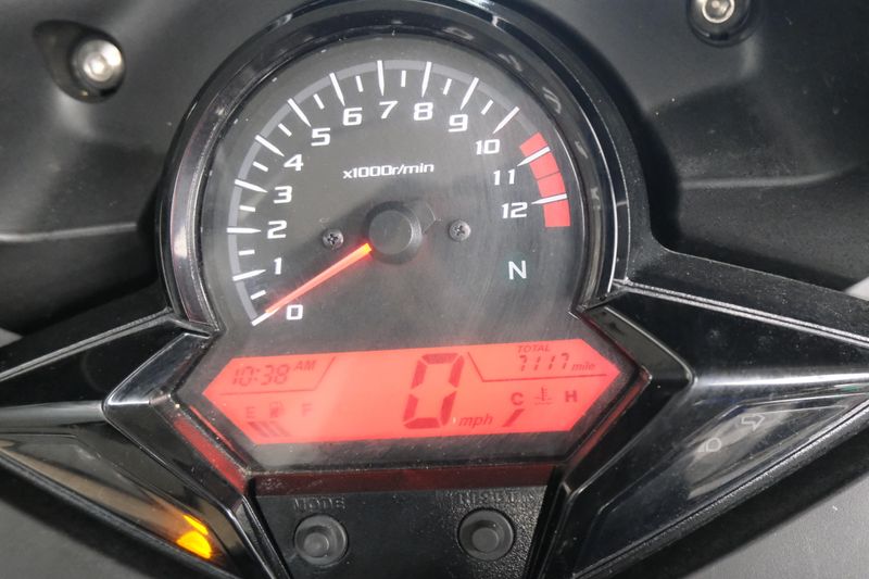 USED 2022 HONDA CBR300RA ABS Image 18