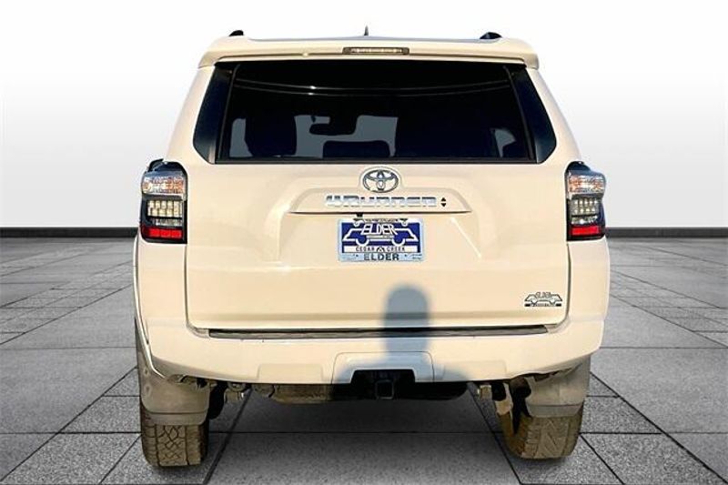 2020 Toyota 4Runner SR5Image 4