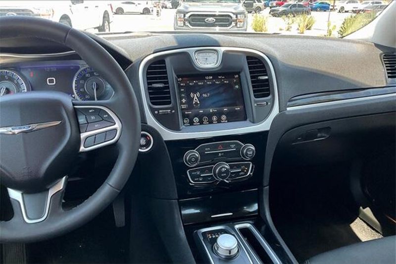 Used 2023 Chrysler 300 TouringImage 5