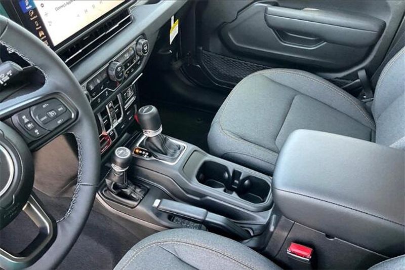 2025 Jeep Gladiator Willys photo 7