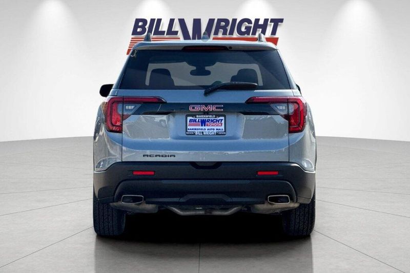 Used 2023 GMC Acadia SLEImage 4