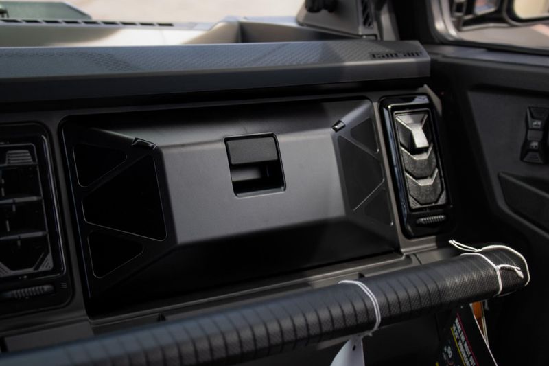 NEW 2026 CAN-AM DEFENDER MAX LIMITED CAB HD11 Image 40