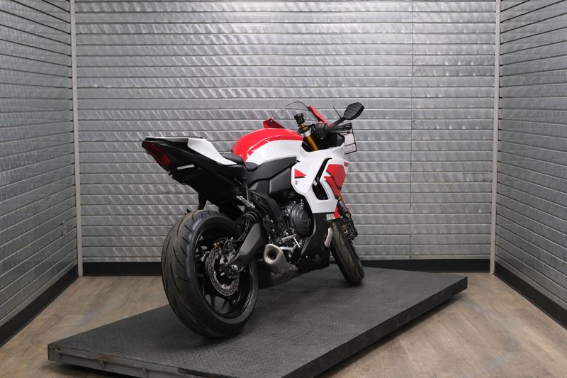 NEW 2026 YAMAHA YZF-R7 70TH ANNIVERSARY EDITION Image 3