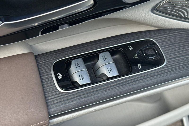 Used 2023 Mercedes-Benz EQS 450Image 12