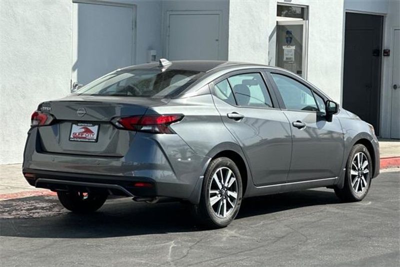 New 2025 Nissan Versa 1.6 SVImage 3