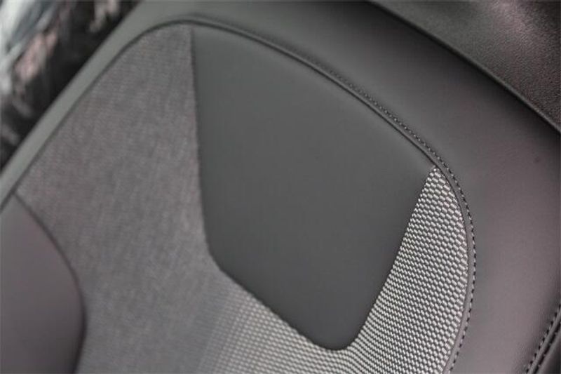 New 2025 Kia Niro EXImage 11