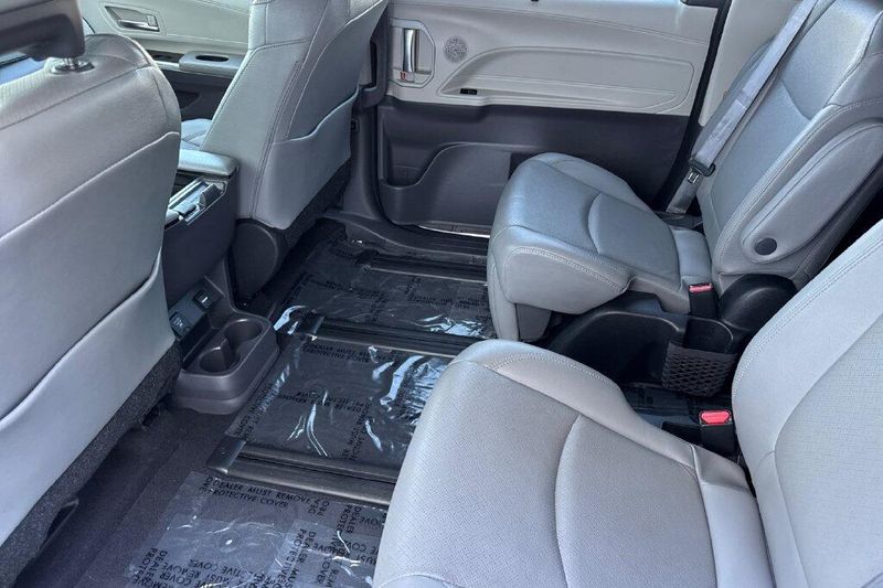 Used 2022 Toyota Sienna LimitedImage 11