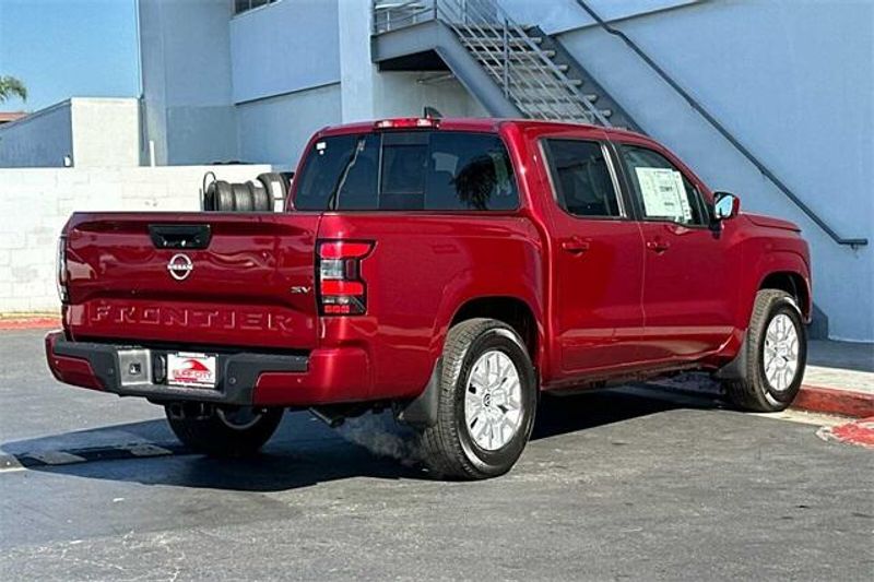 2024 Nissan Frontier SVImage 3