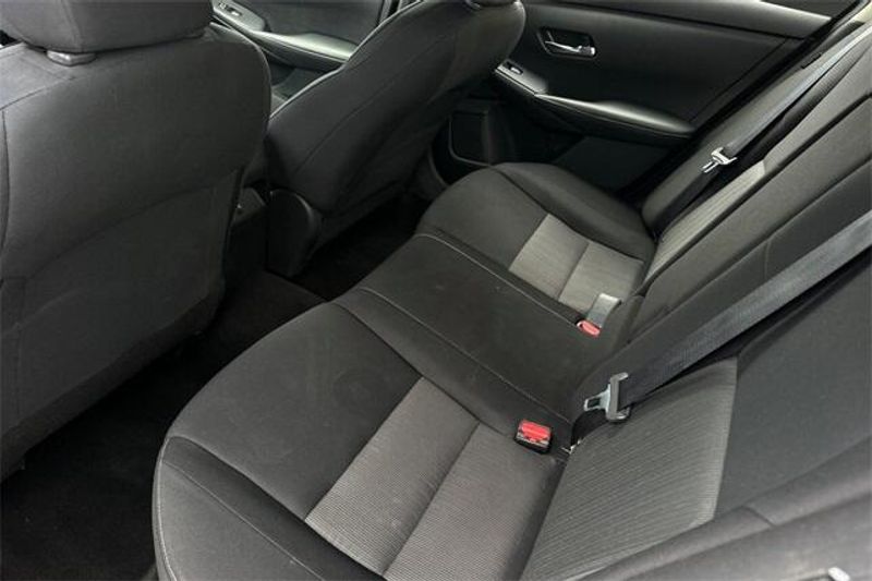 2021 Nissan Sentra SVImage 10