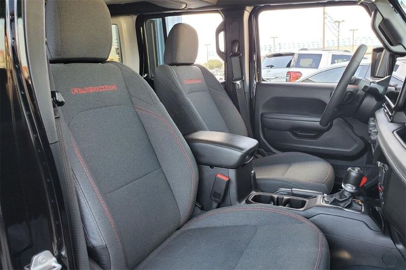 2024 Jeep Wrangler Rubicon photo 21
