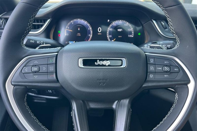 2025 Jeep Grand Cherokee Altitude photo 24