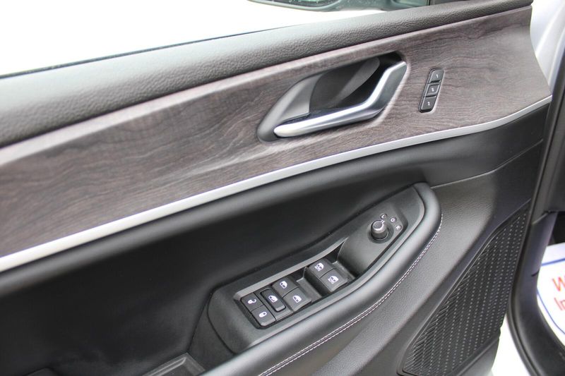 2023 Jeep Grand Cherokee L photo 11