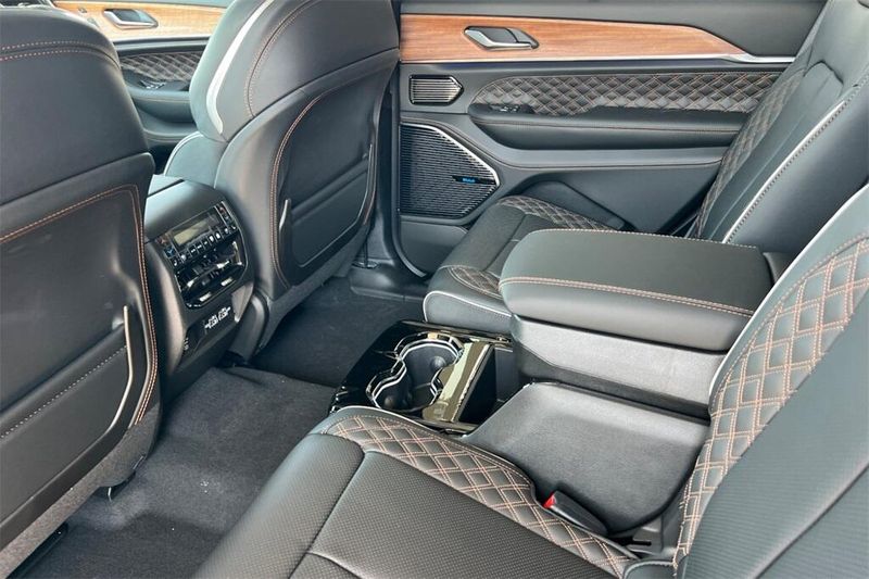 2025 Jeep Grand Cherokee L Summit Reserve photo 12