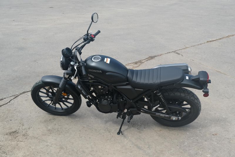 2025 Honda SCL 500 MATTE BLACK METALLIC Image 6