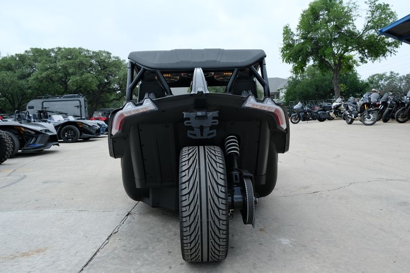 NEW 2025 POLARIS SLINGSHOT SL AUTODRIVE  in a JET BLACK exterior color. Family PowerSports (877) 886-1997 familypowersports.com 