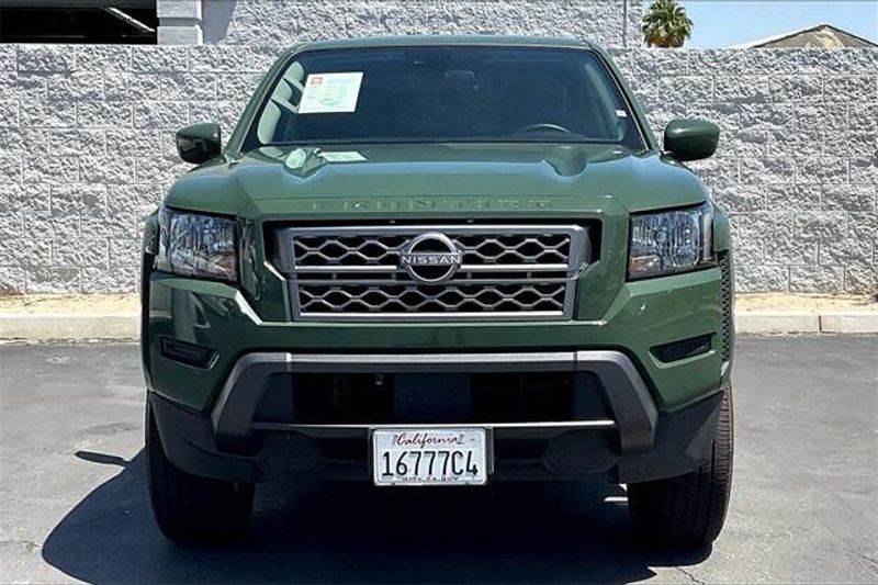 2024 Nissan Frontier Crew Cab SV photo 2