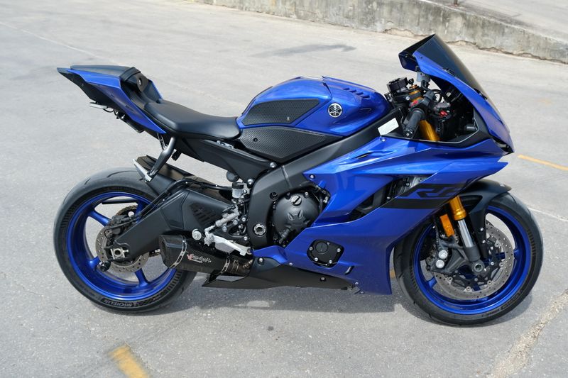 Used 2018 Yamaha YZFR6 BLUE Image 2
