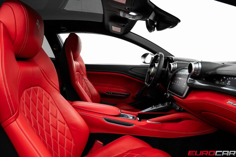 2020 Ferrari GTC4Lusso V12 *PASSENGER DISPLAY * CARBON STEERING WHEEL*Image 36