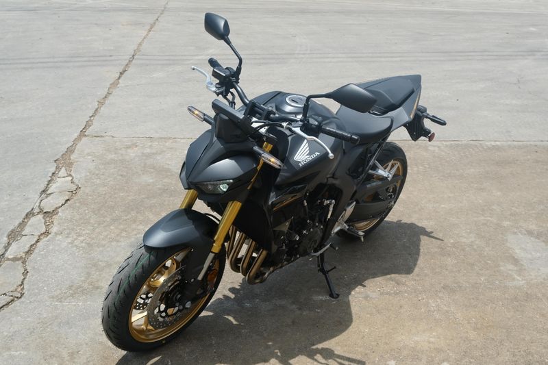 2025 Honda CB1000 HORNET SP MATTE BLACK METALLIC Image 7
