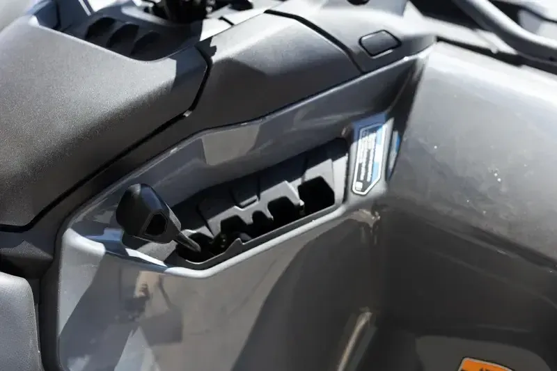 2025 Can-Am OUTLANDER DPS 500 GRANITE GRAY Image 9