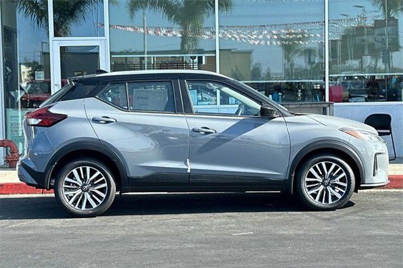 2024 Nissan Kicks SVImage 2