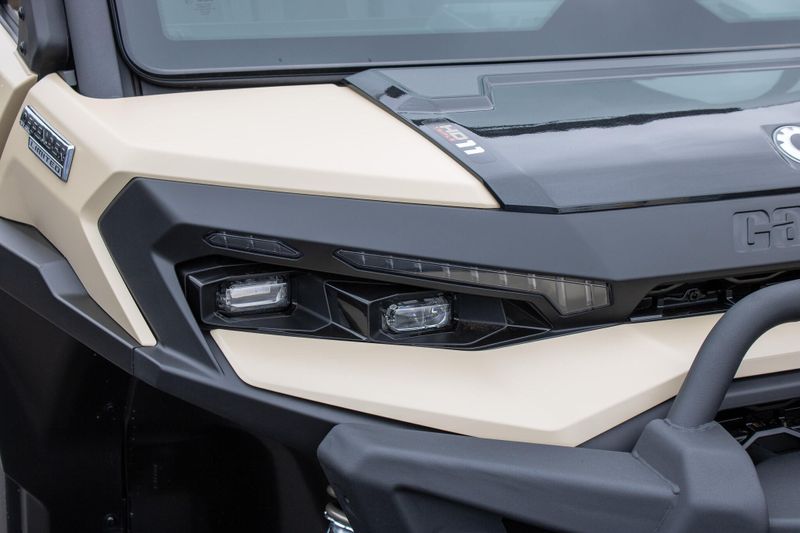 NEW 2026 CAN-AM DEFENDER LIMITED CAB HD11 Image 9