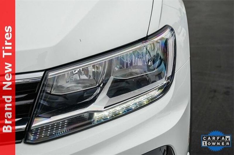 Used 2021 Volkswagen Tiguan 2.0T SE R-Line BlackImage 10