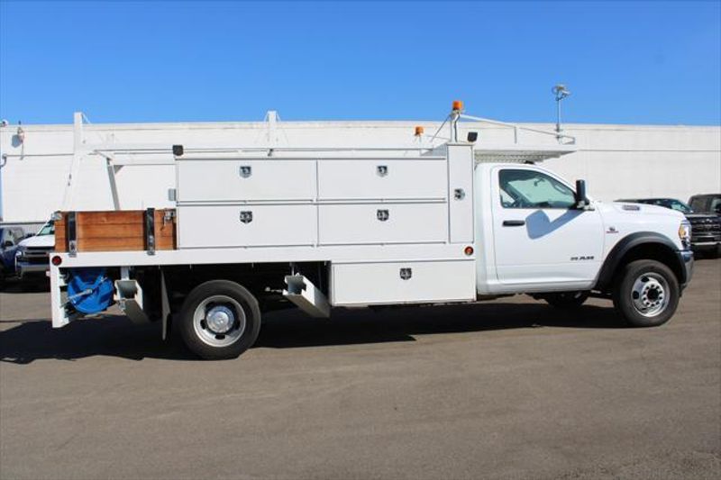 2022 RAM 5500 Chassis Tradesman Regular Cab Belco BodyImage 7