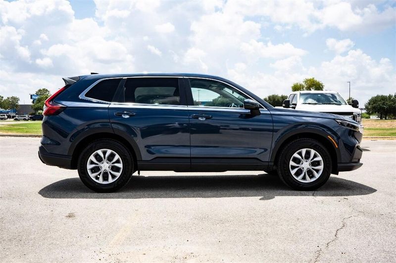 2025 Honda CR-V LX photo 4