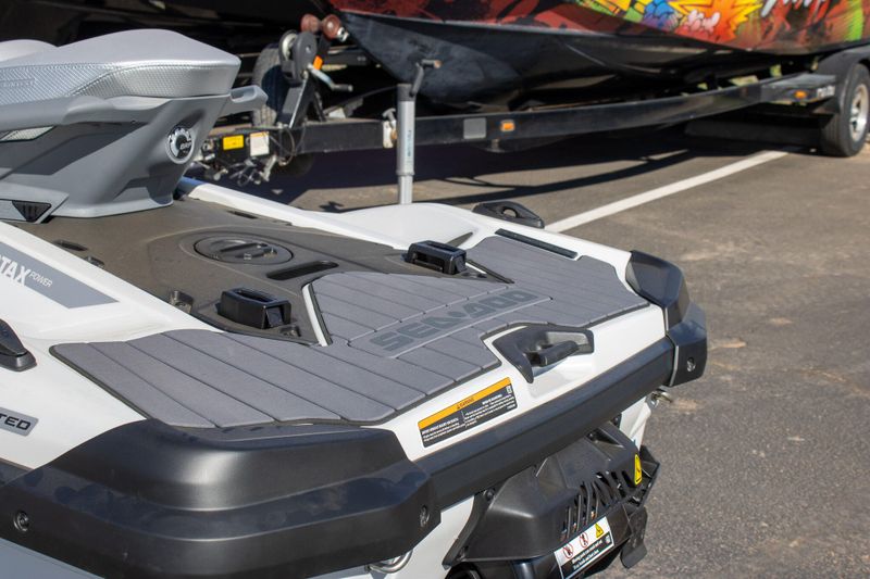 NEW 2026 SEADOO GTX LIMITED 325 WITH SOUND SYSTEM Image 10