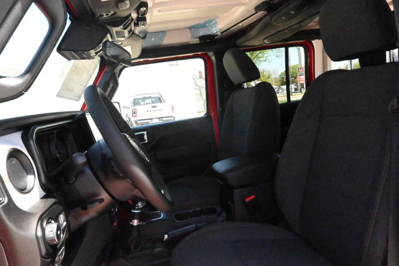 2025 Jeep Wrangler WillysImage 10