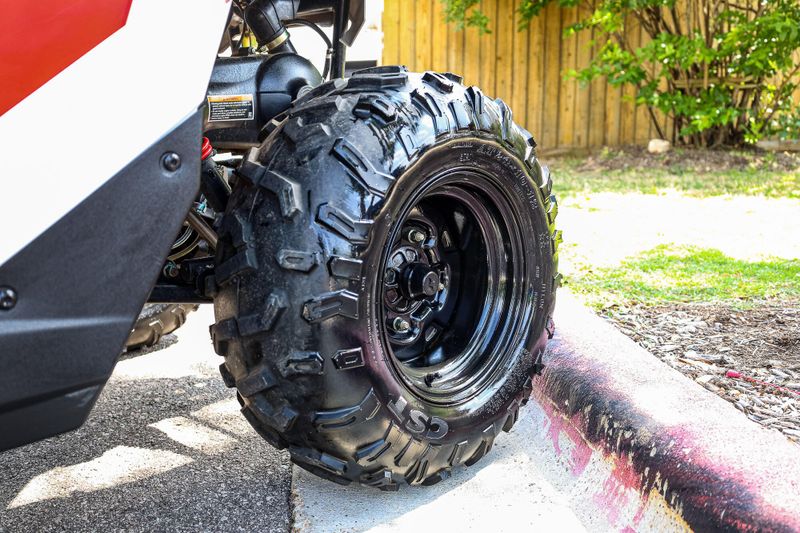 2022 Polaris RZR 200 EFI  WHITE LIGHTNING Image 26