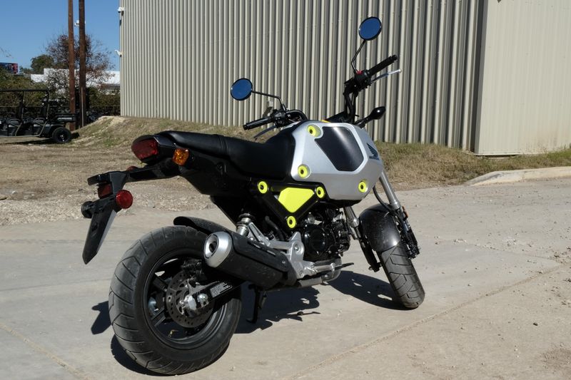 2023 Honda GROM SILVERImage 3