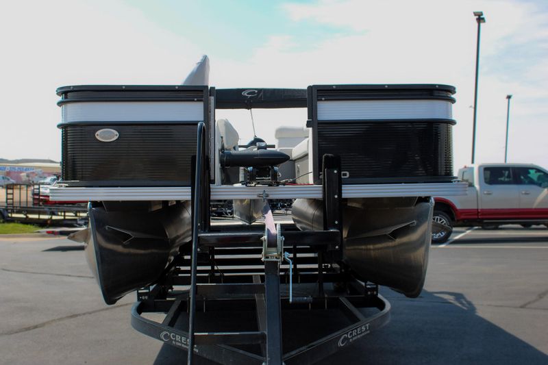 USED 2022 CREST CLASSIC FISH 220 C4 Image 2
