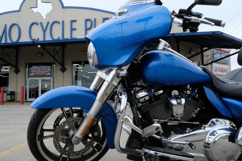 2018 HARLEY STREET GLIDE BLUEImage 33