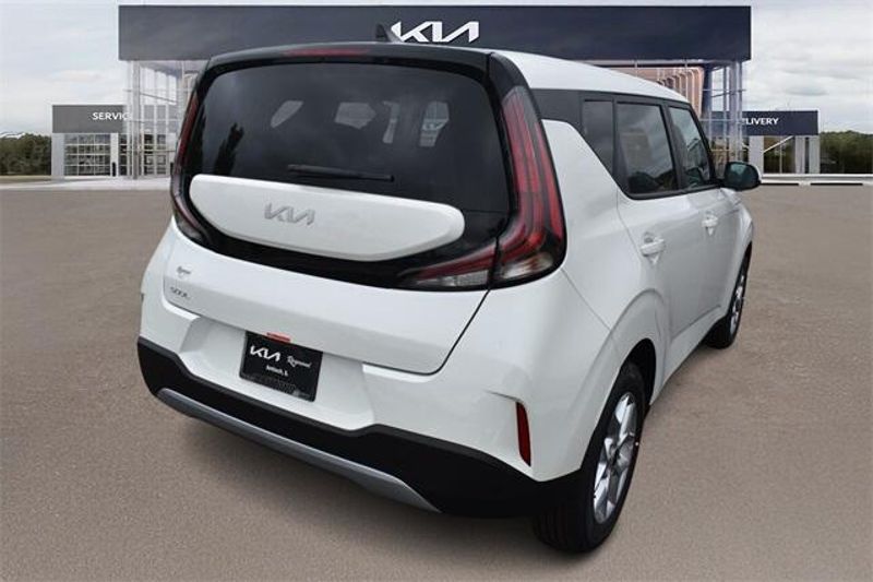 New 2025 Kia Soul LXImage 3
