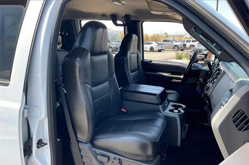2009 Ford F-350 LariatImage 6