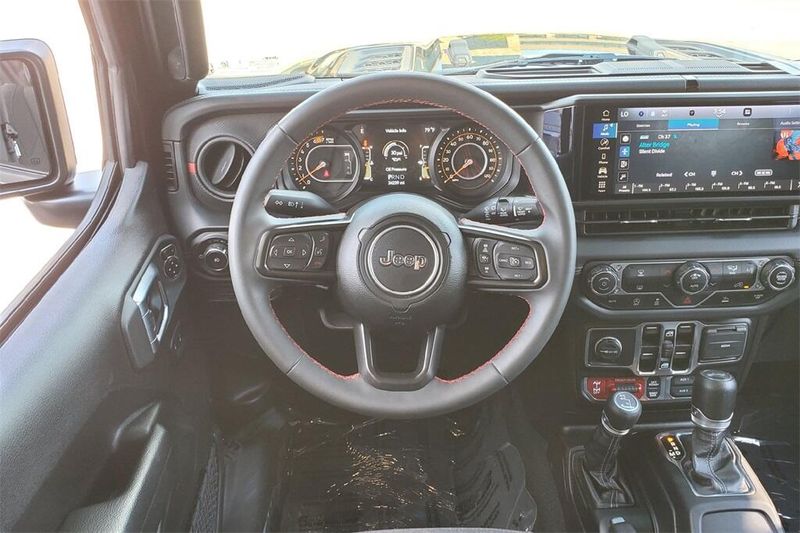2024 Jeep Wrangler Rubicon photo 23