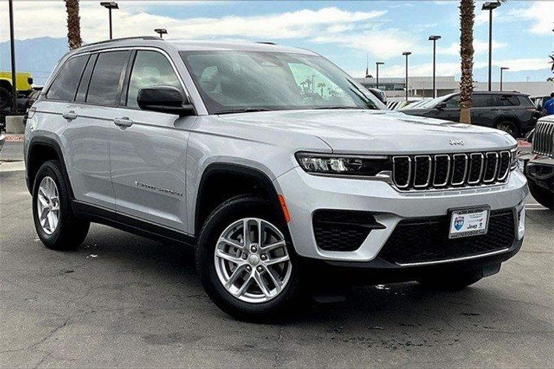 2023 Jeep Grand Cherokee Laredo 4x4Image 14