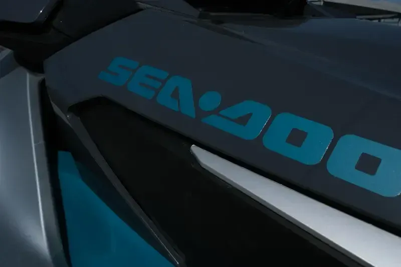 2025 SEADOO GTX 300 WITH SOUND SYSTEM IDF BLUE ABYSS AND GULFSTREAM BLUE Image 13