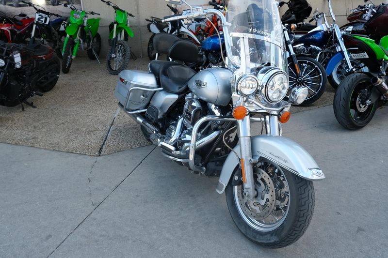 USED 2014 HARLEY ROAD KING Image 1