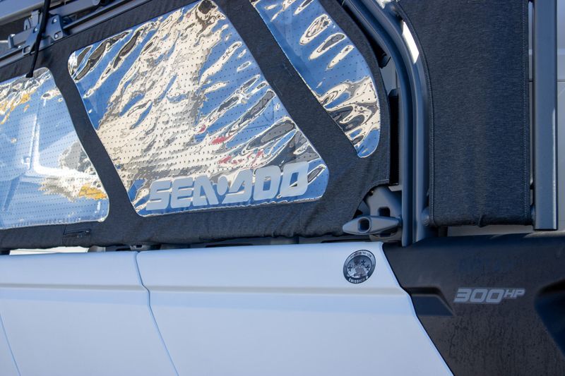 NEW 2026 SEADOO SWITCH CRUISE 21 300HP TECH PACKAGE WITH PAINTED TRAILER Image 9