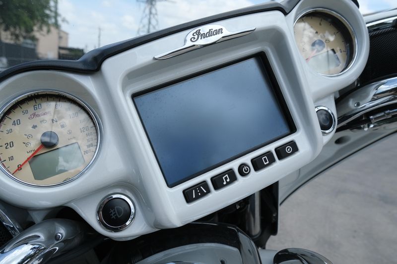 USED 2019 INDIAN MOTORCYCLE ROADMASTER Image 18