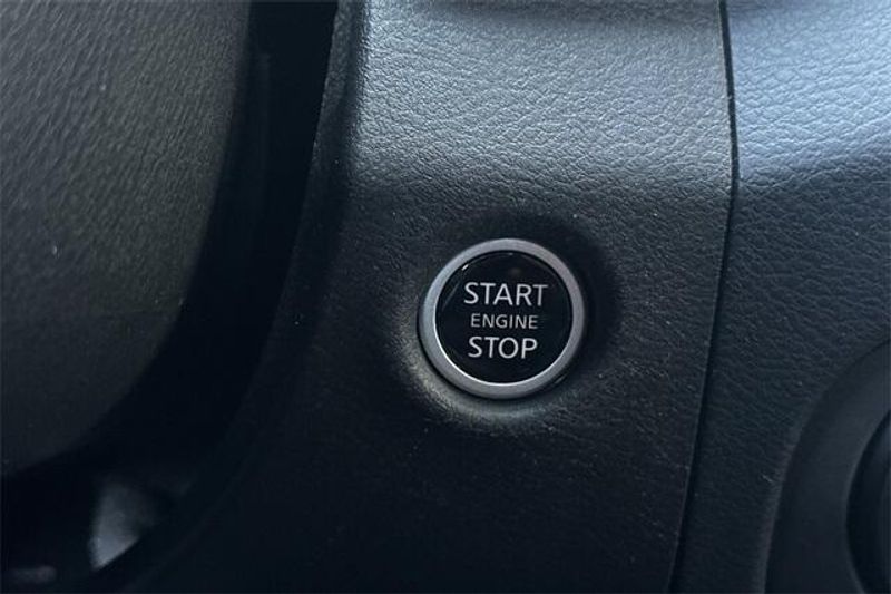 Used 2023 Nissan Frontier SVImage 19