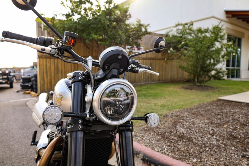 USED 2025 TRIUMPH SCRAMBLER 1200 X Image 4