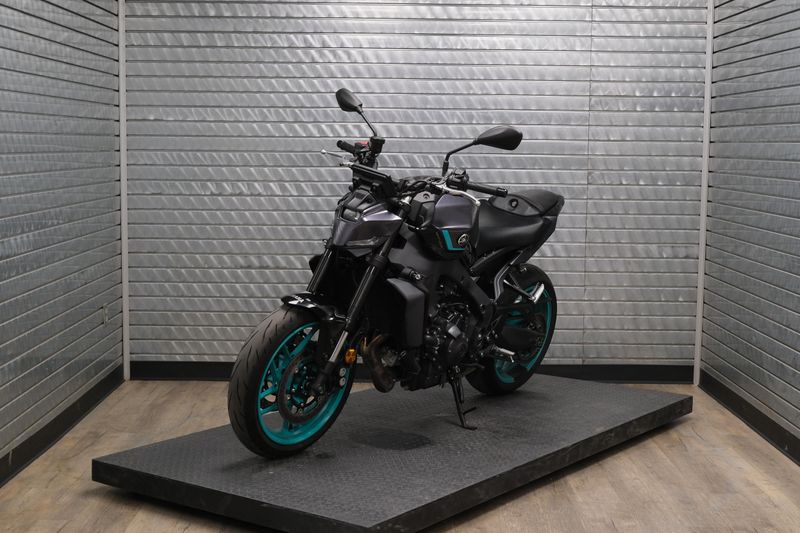 USED 2024 YAMAHA MT09 Image 7