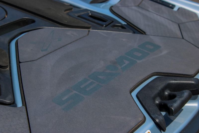 2025 SEADOO RXPX 325 WITH SOUND SYSTEM ICE METAL AND MANTA GREEN Image 30