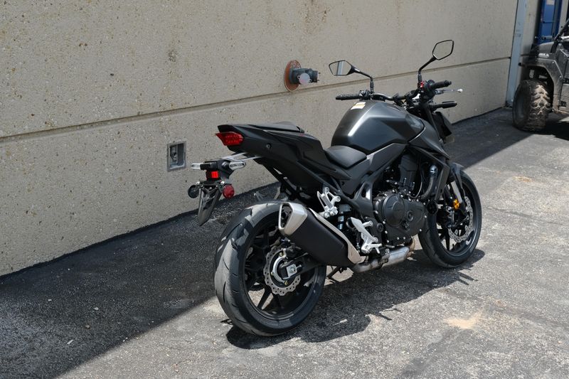 2025 Honda CB750 HORNET MATTE BLACK METALLIC Image 3