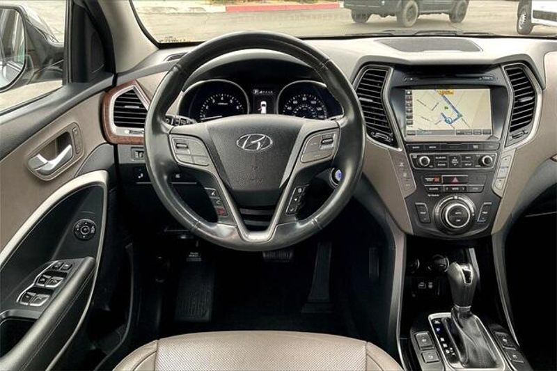 2018 Hyundai Santa Fe Limited UltimateImage 4